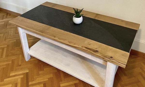 Table basse en noyer et granit